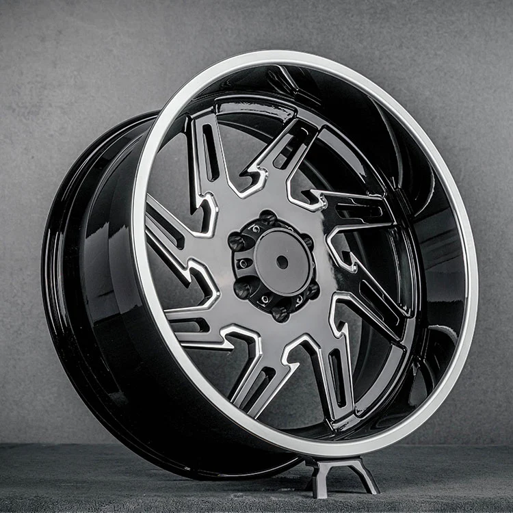 Bánh xe địa hình màu đen bóng với viền đánh bóng